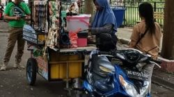 Pedagang Minuman Keluhkan Kenaikan Harga Gelas Plastik