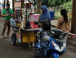 Pedagang Minuman Keluhkan Kenaikan Harga Gelas Plastik