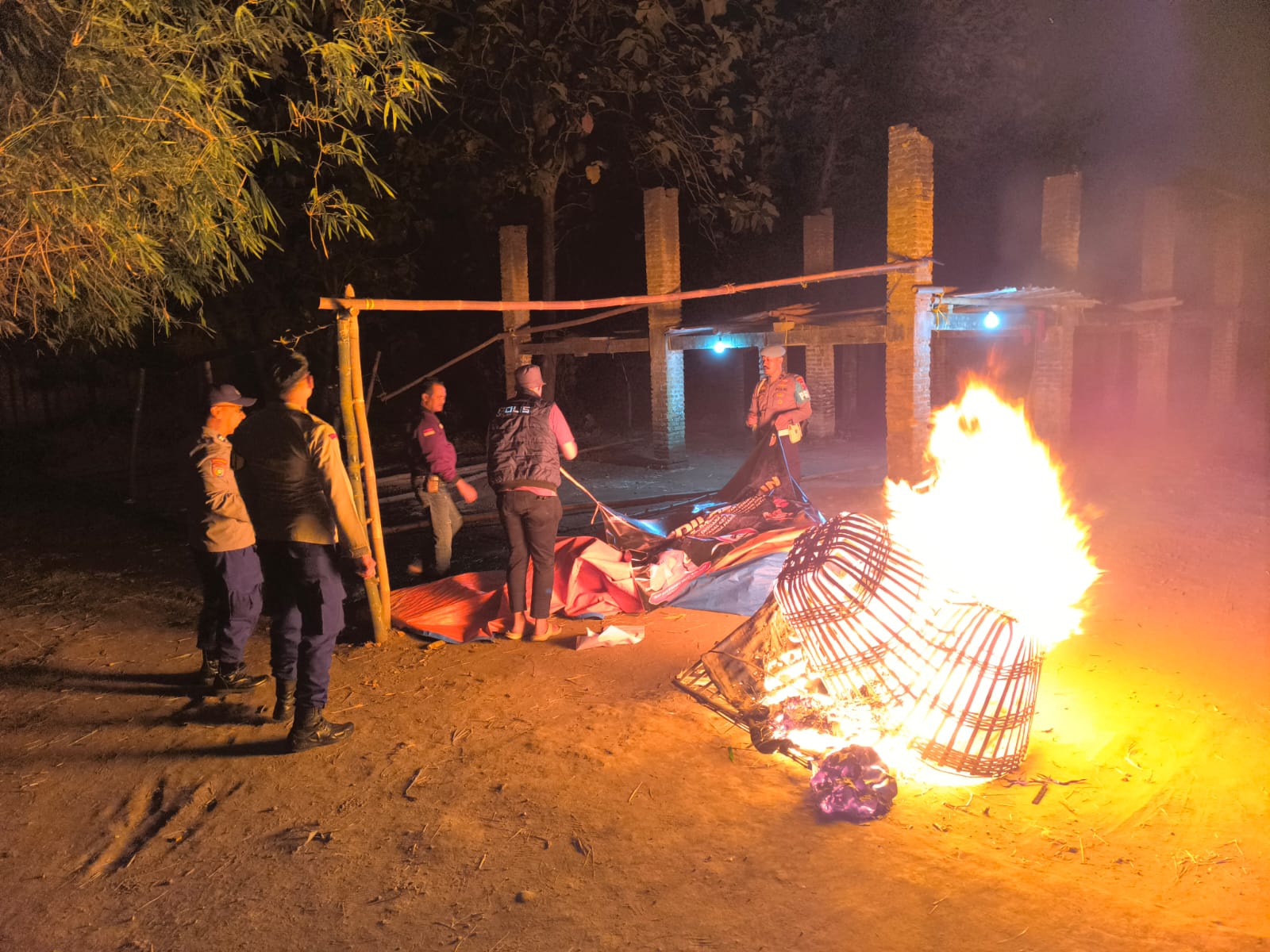 Polisi Grebek Arena Sabung Ayam di Ngadiluwih, Penjudi Kabur