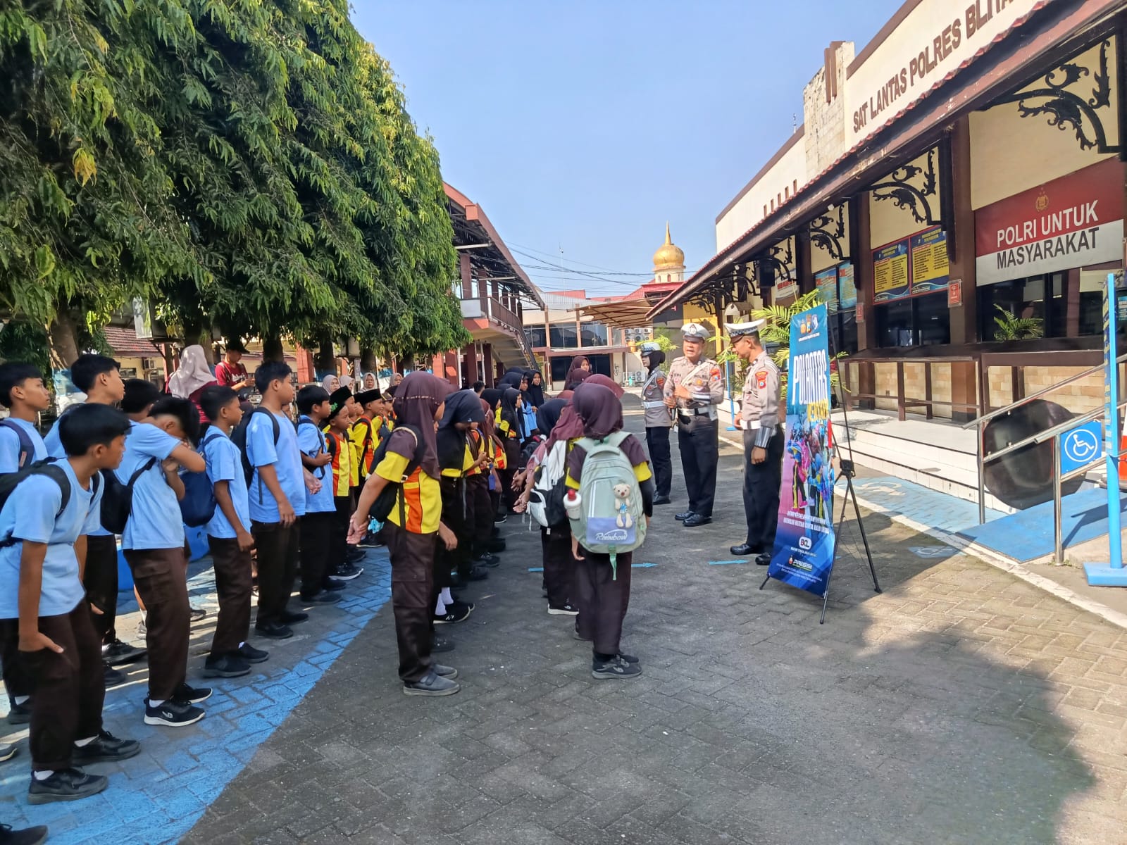 Polisi Sahabat Anak, Satlantas Polres Blitar Edukasi Tertib Berlalu Lintas Sejak Dini