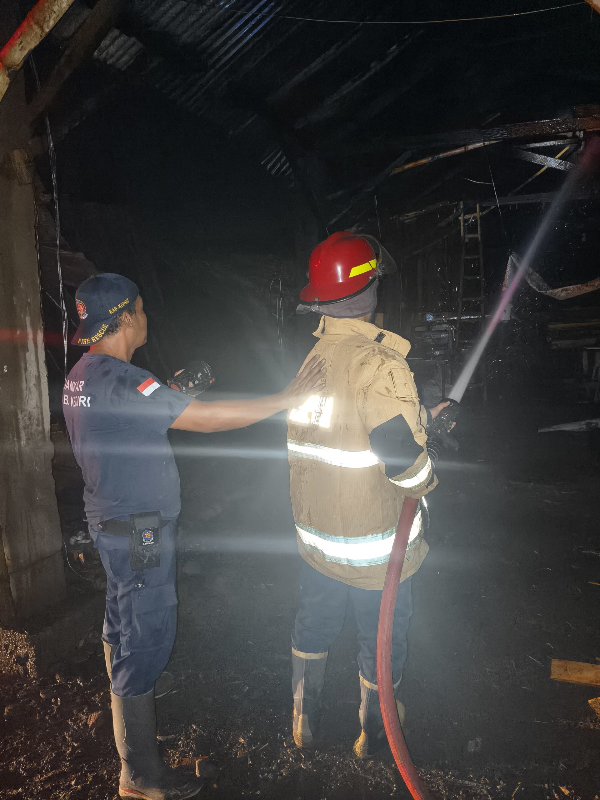 Dua Kebakaran Terjadi dalam Semalam di Kabupaten Kediri, Kerugian Capai Ratusan Juta Rupiah