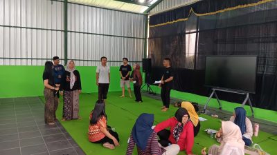 Kentrung Kreasi Batara Guru Disdik Kabupaten Kediri Pentaskan Lakon “Golek Kencono, Bayangan Cinta Panji”