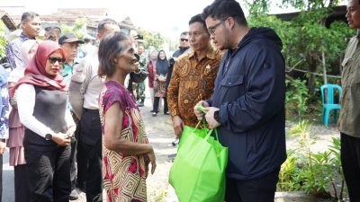Social Riding Bersama Forkopimda, Mas Dhito Sambangi Penjual Bunga Tabur di Ngadiluwih