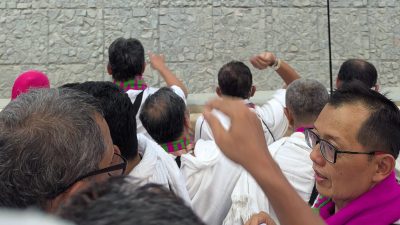 amaah Haji Asal Jombang Jalani Lontar Jumrah di Mina, Petugas Fokus Dampingi Lansia dan Jamaah Berisiko Tinggi