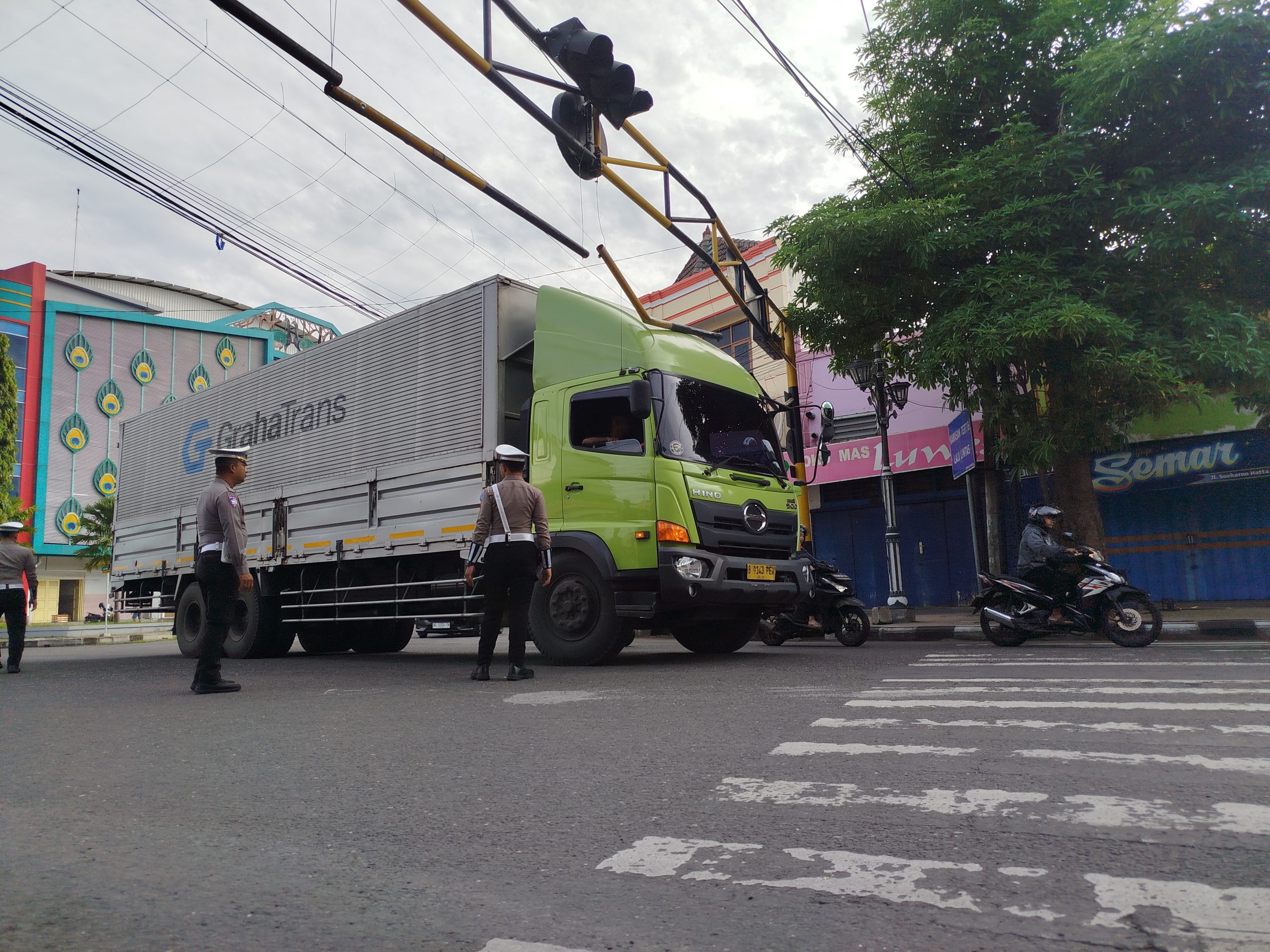 Portal Jalan HOS Cokroaminoto Ponorogo Kembali Ditabrak Truk, Sudah Tiga Kali Rusak dalam Sebulan