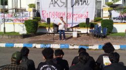 Peringati May Day dan Hardiknas, Mahasiswa Ponorogo Gelar Aksi Damai di DPRD