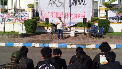Peringati May Day dan Hardiknas, Mahasiswa Ponorogo Gelar Aksi Damai di DPRD