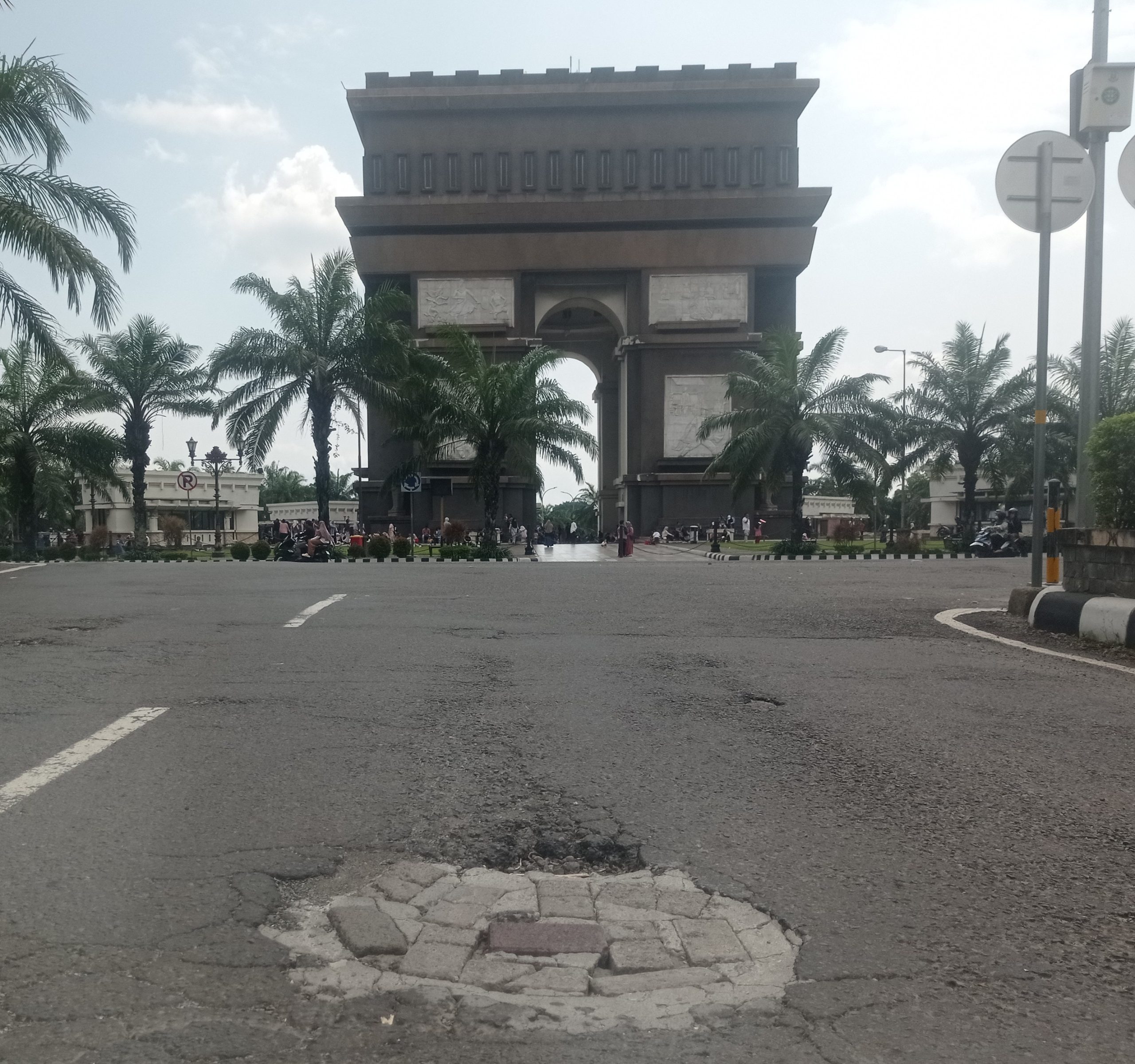 Jalan Rusak di Sekitar SLG Kediri Dikeluhkan, Warga Minta Perbaikan Menyeluruh