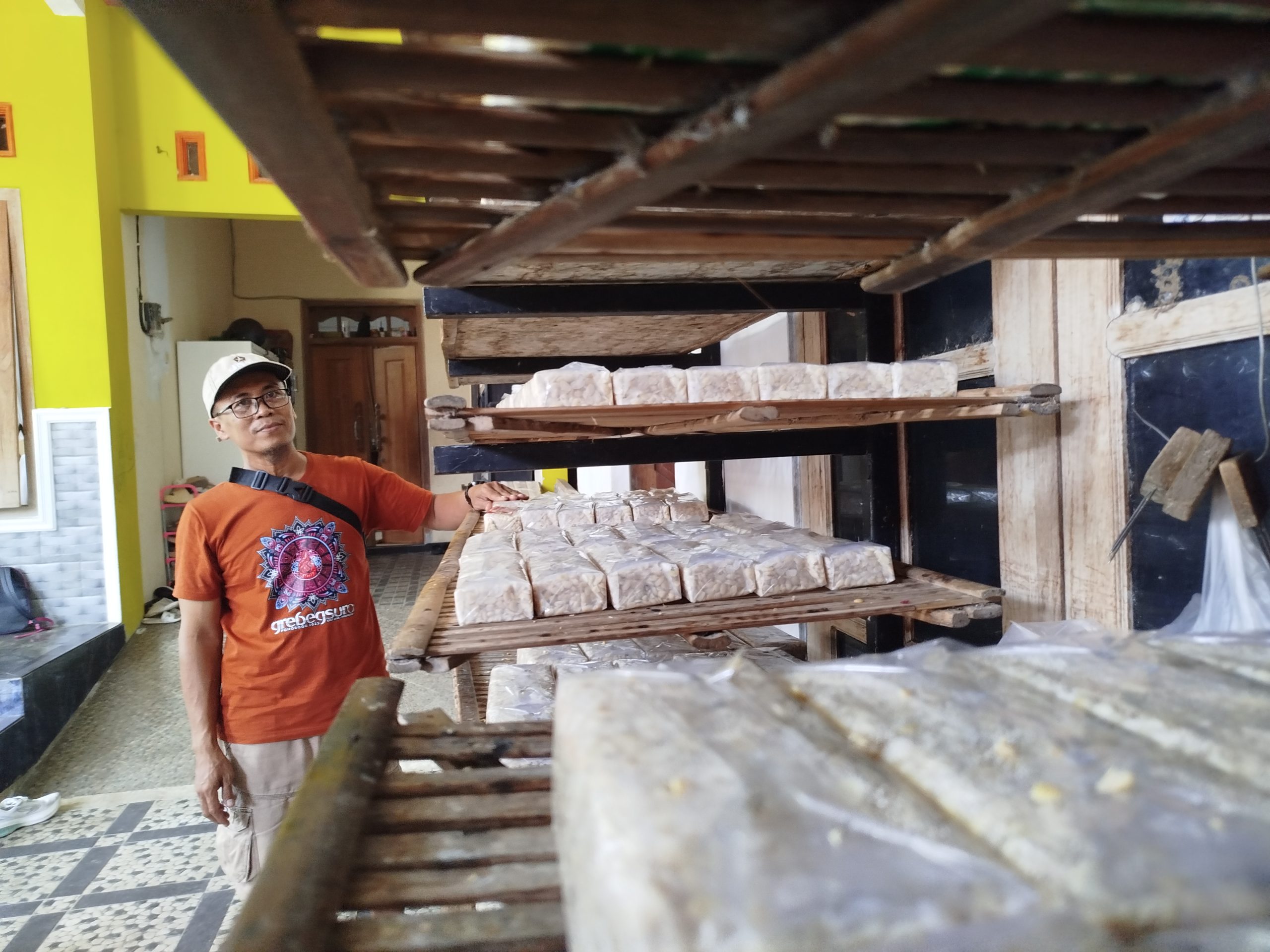 Harga Kedelai Naik, Perajin Tempe di Ponorogo Siasati dengan Perkecil Ukuran