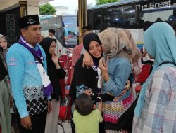 Tangis Haru dan Syukur Warnai Pemberangkatan 528 Calon Haji Jombang, Jamaah Diimbau Jaga Kesehatan