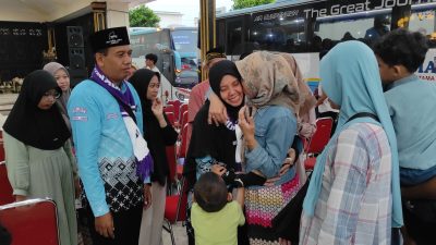 Tangis Haru dan Syukur Warnai Pemberangkatan 528 Calon Haji Jombang, Jamaah Diimbau Jaga Kesehatan