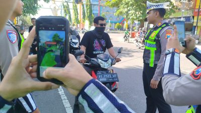 Satlantas Polres Ponorogo Terapkan Smart Glasses dan ETLE Handheld untuk Tilang Elektronik