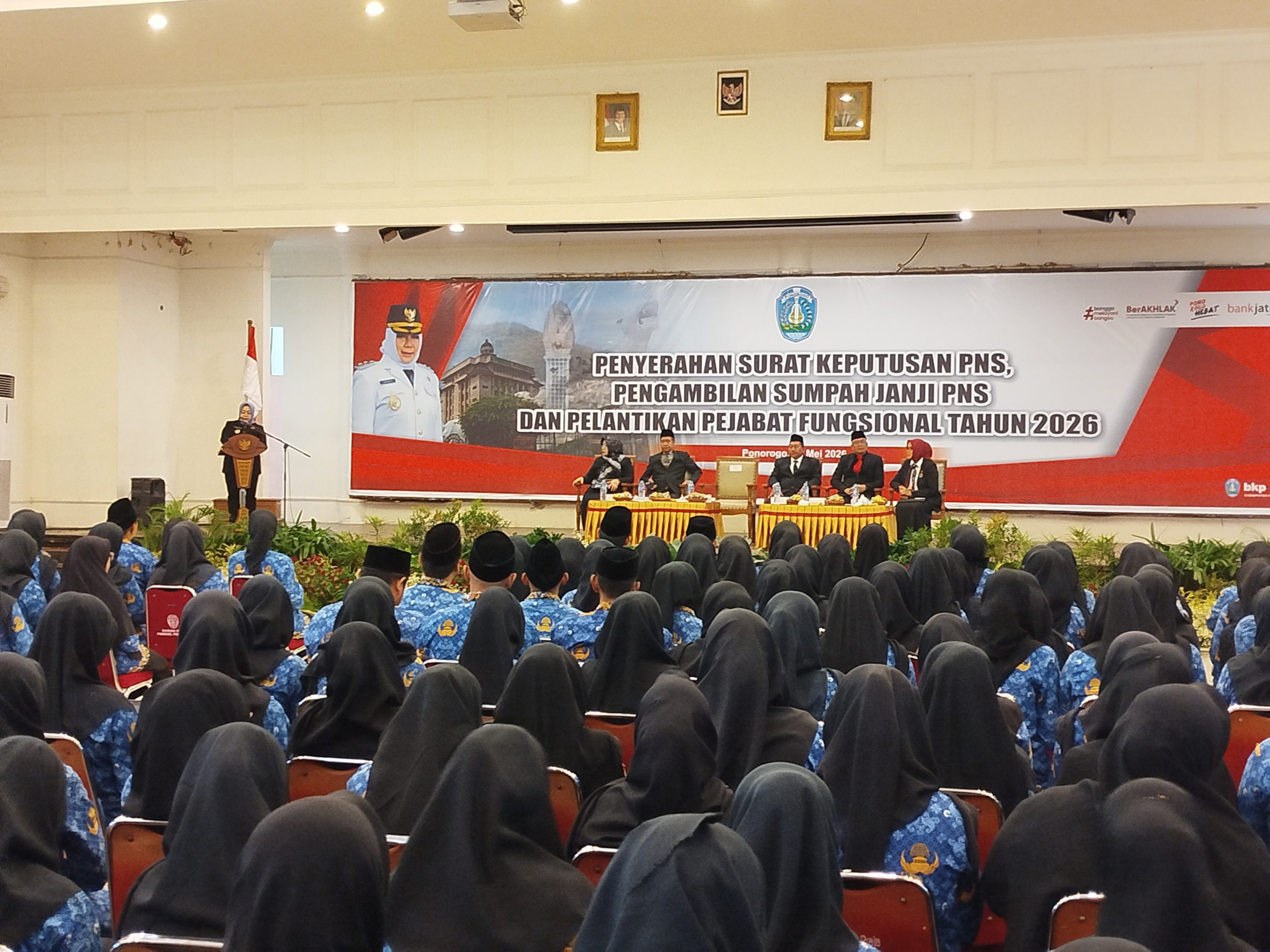 Ratusan ASN Ponorogo Terima SK PNS, Satu Orang Mundur karena Sakit