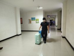 KPK Geledah Dinkes dan Dindik Ponorogo Selama 8 Jam, Tiga Koper Dokumen Diamankan