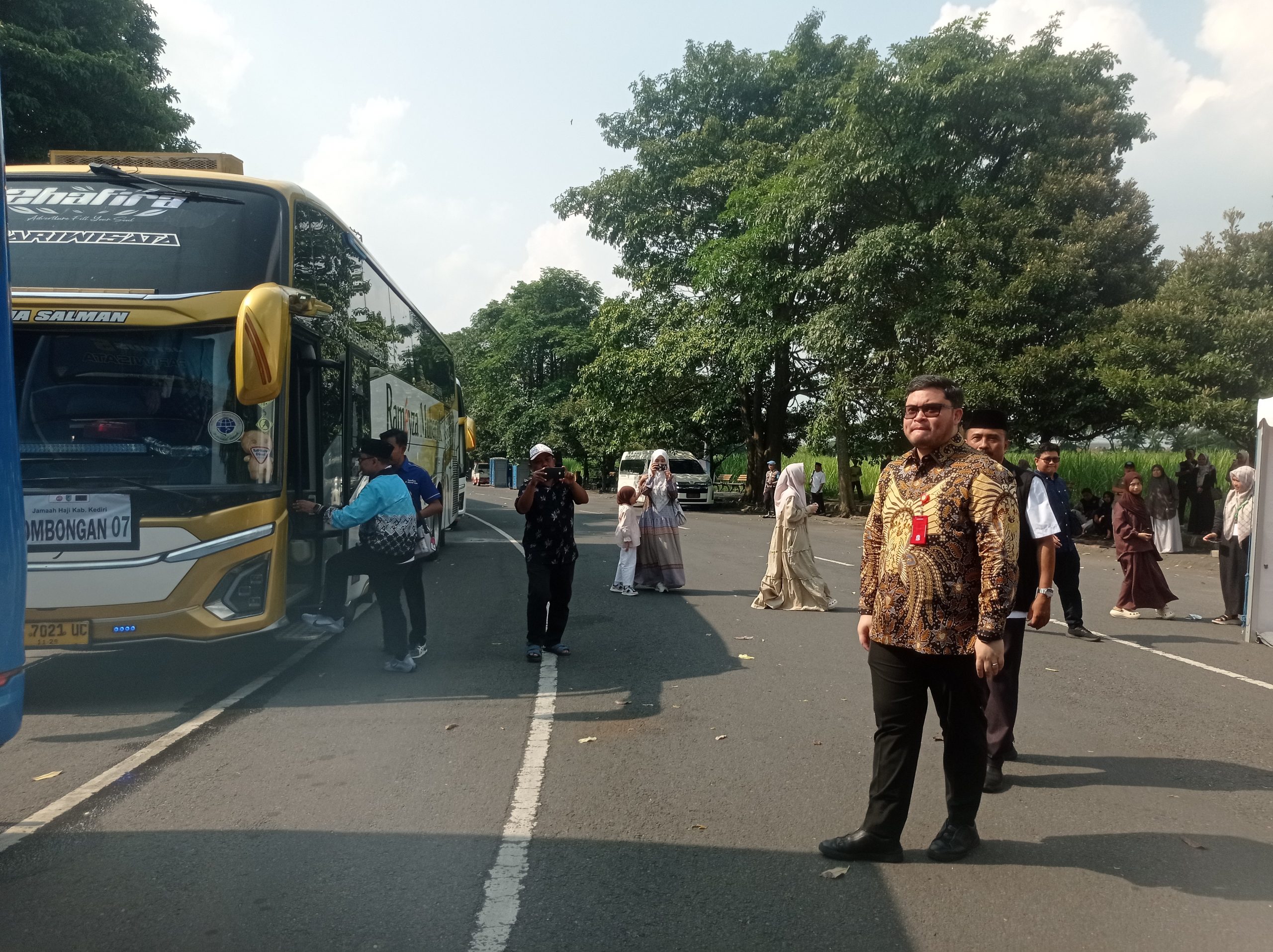 Mas Dhito Lepas Jamaah Haji Kabupaten Kediri Kloter 112, Pesan Jaga Kesehatan di Tanah Suci