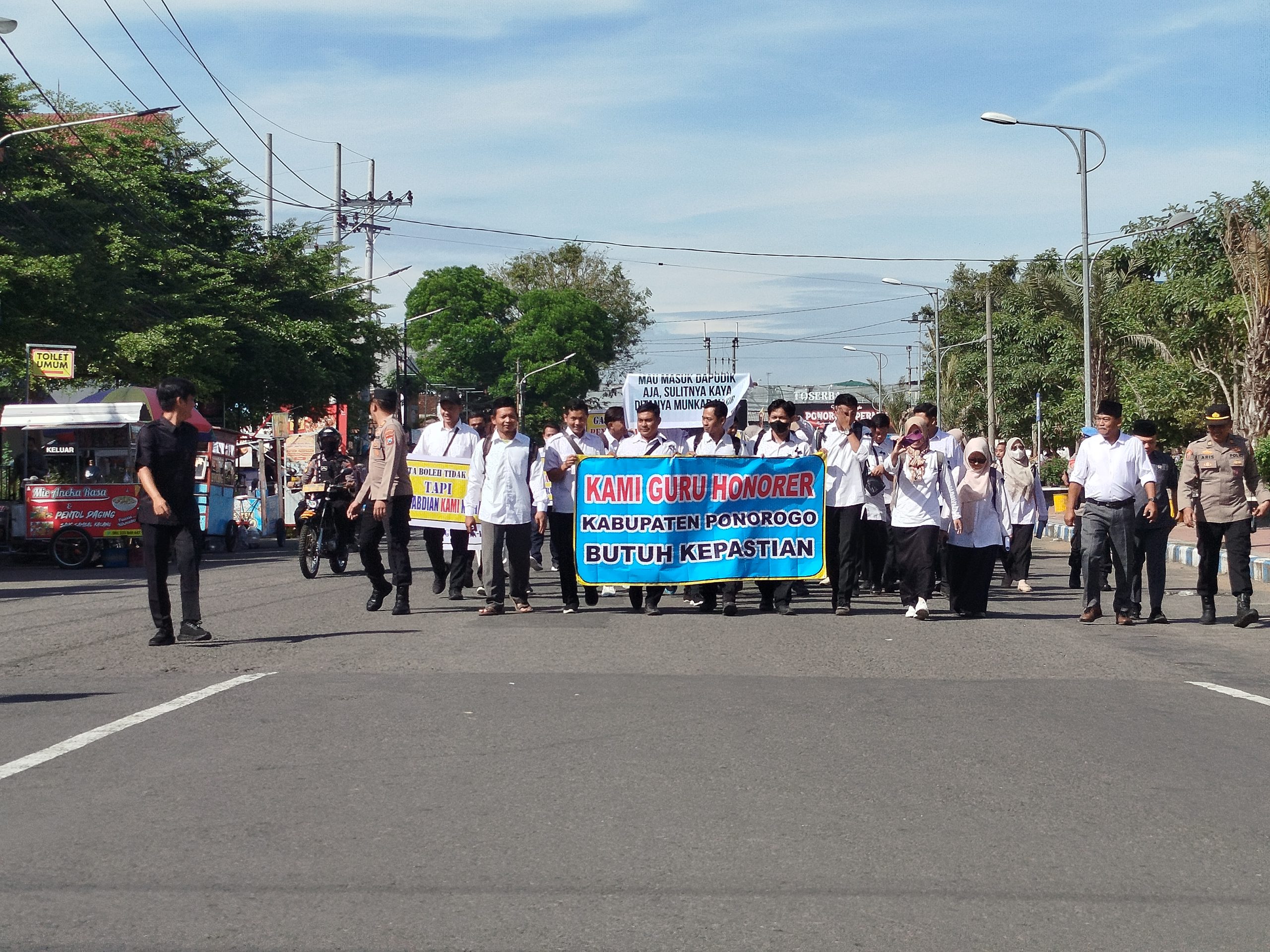 Ribuan Guru Honorer Non Dapodik di Ponorogo Gelar Aksi Damai, Minta Pemkab Buka Akses Pendataan