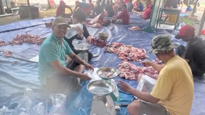 Masjid Ash Sholihin Ngasem Sembelih 8 Ekor Sapi dan 65 Kambing Kurban