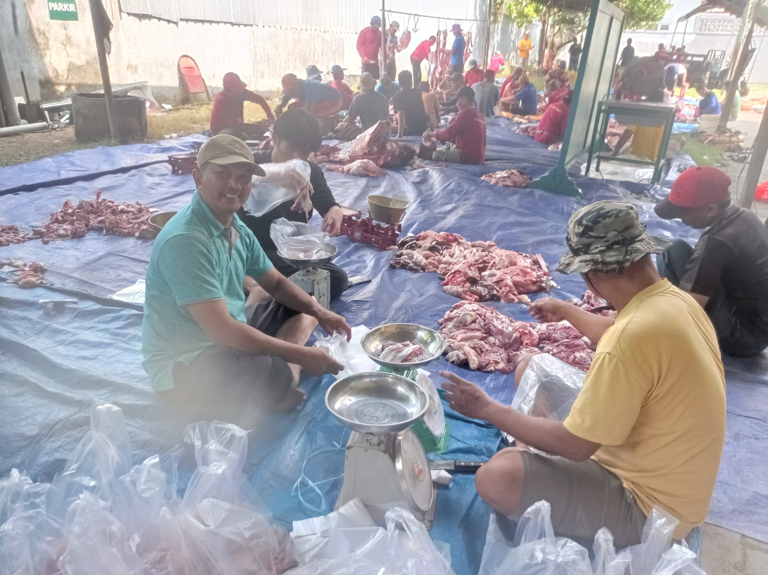 Masjid Ash Sholihin Ngasem Sembelih 8 Ekor Sapi dan 65 Kambing Kurban