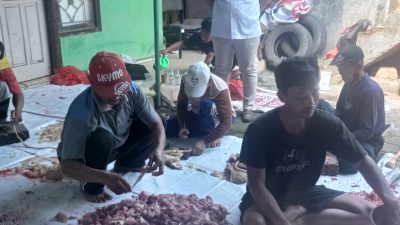 DPC Partai Gerindra Kabupaten Kediri Salurkan 200 Paket Daging Kurban untuk Warga Kurang Mampu