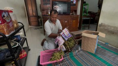 Selama 29 Tahun Menabung, Pedagang Asongan Jombang Wujudkan Mimpi Haji Bersama Istri