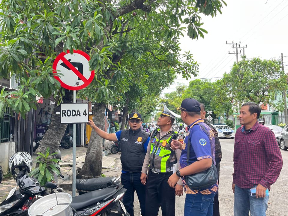 Penerapan Satu Arah untuk Kendaraan Roda Empat di Jalan Ahmad Yani Timur Gang 5 Tulungagung Resmi Berlaku