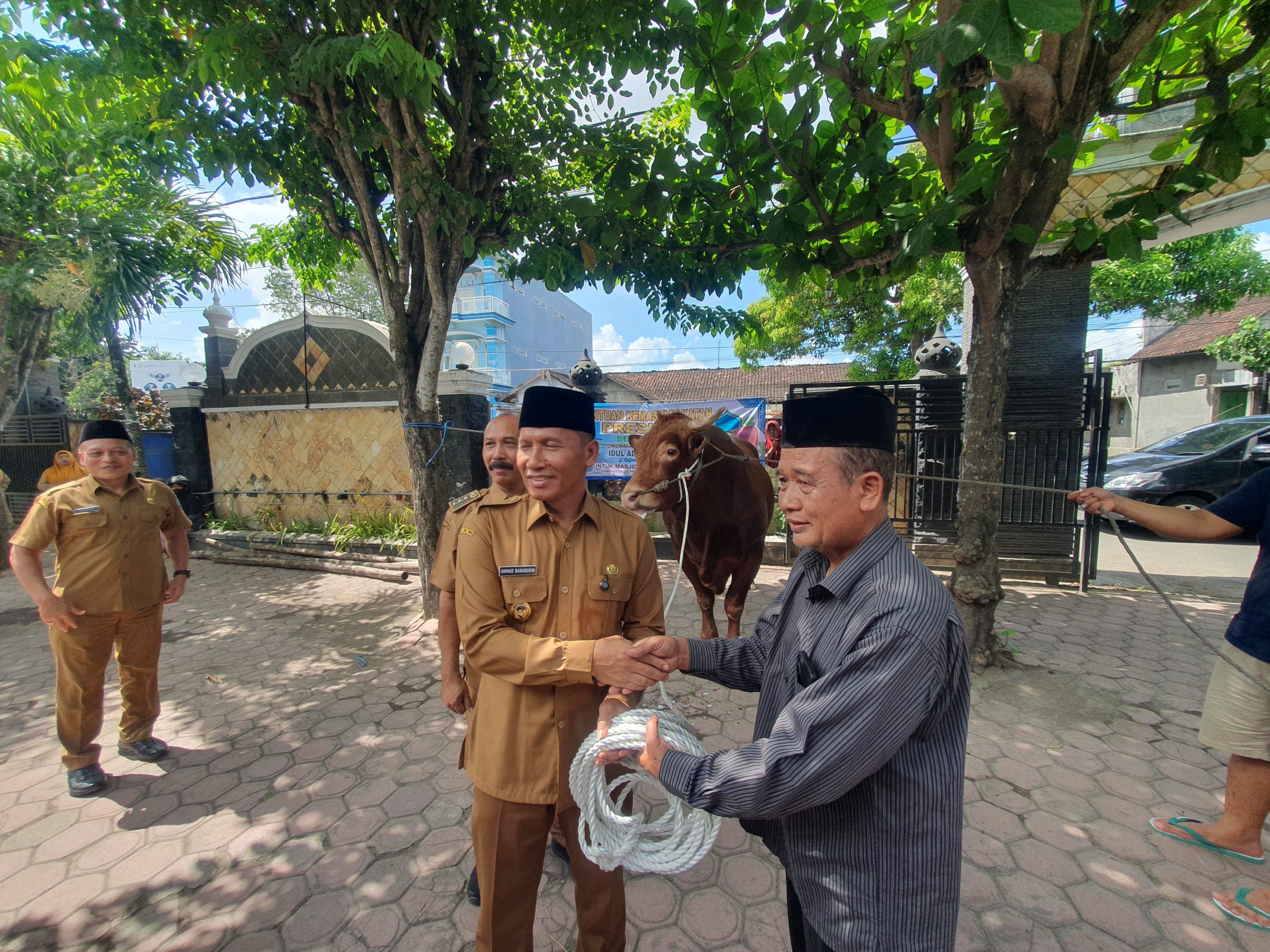 Presiden Prabowo Serahkan Sapi Kurban Limousin 1,1 Ton untuk Warga Boyolangu Tulungagung
