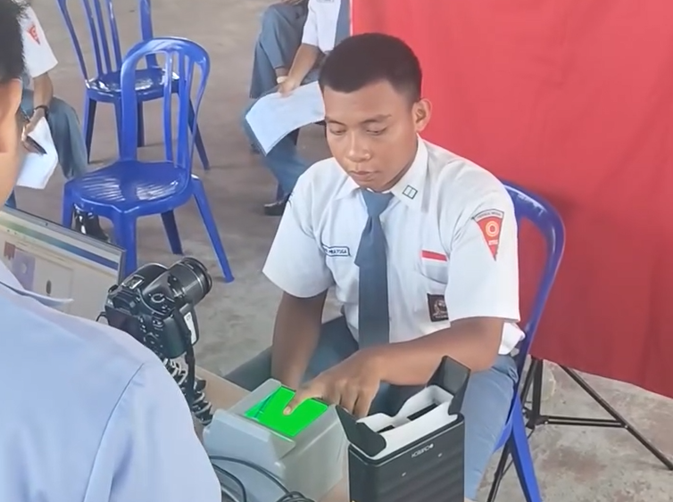 Dispendukcapil Kota Blitar Jemput Bola Perekaman E-KTP ke Sekolah