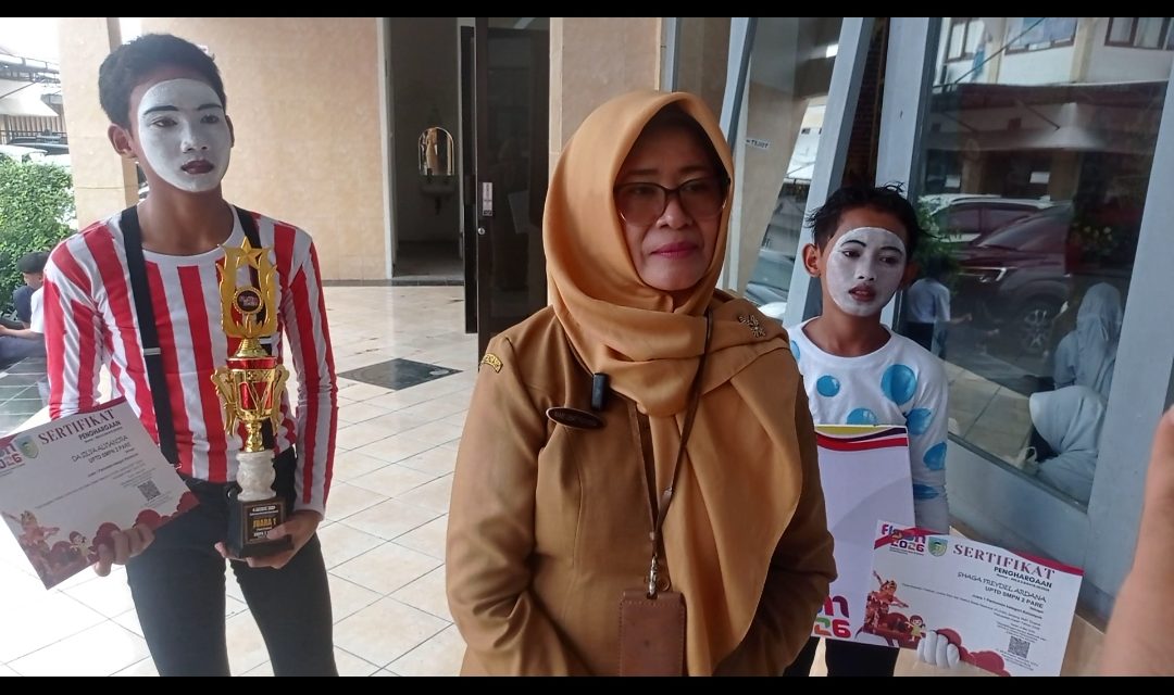 Duo Pantomimer SMPN 2 Pare Raih Juara I FLS2N Kabupaten Kediri