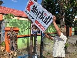 Satpol PP Tulungagung Tertibkan 19 Papan Reklame Rokok Ilegal di Sejumlah Ruas Jalan