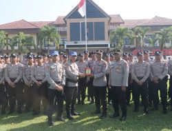 Lepas Siswa Diktuk Bintara Brimob, Polres Blitar Tekankan Profesionalisme dan Disiplin Polisi Muda