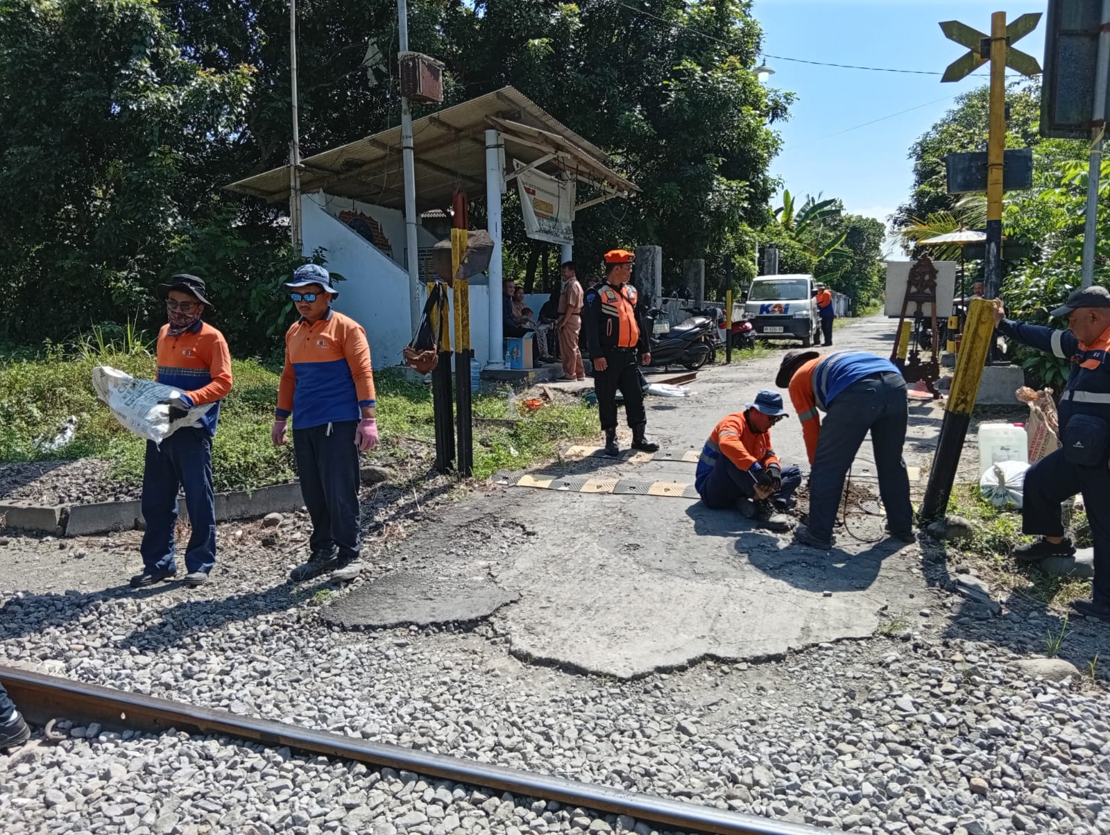 Tingkatkan Keselamatan Perjalanan, KAI Normalisasi Perlintasan Sebidang di Wilayah Blitar