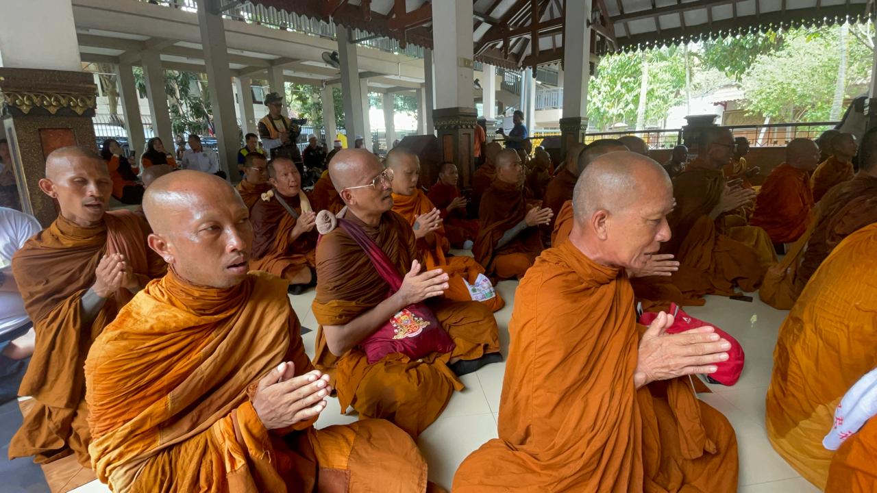 Bhikkhu Thudong 2026 Ziarah ke Makam Gus Dur, Tebarkan Pesan Toleransi di Jombang