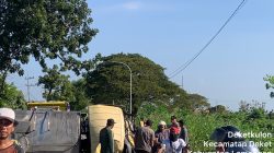 Diduga Sopir Mengantuk, Truk Tangki Tabrak Pohon dan Terguling di Jalur Deket-Karangbinangun Lamongan