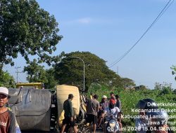 Diduga Sopir Mengantuk, Truk Tangki Tabrak Pohon dan Terguling di Jalur Deket-Karangbinangun Lamongan