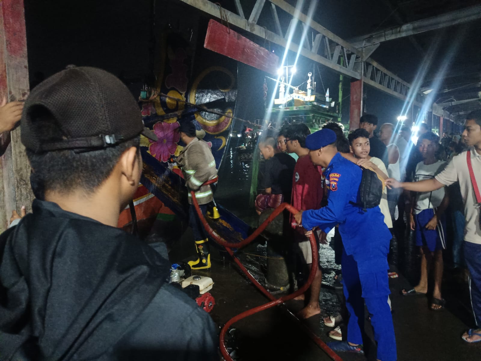 KMN Sri Sumber Rejeki Terbakar di Pelabuhan Brondong, Dugaan Awal Akibat Korsleting Listrik