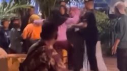Viral Emak-Emak Berkelahi di Alun-Alun Lamongan, Jadi Tontonan Pengunjung