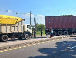 Ban Depan Pecah, Truk Kontainer Kecelakaan Tunggal di Jalur Babat-Lamongan, Sempat Picu Kemacetan