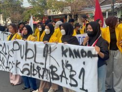 Aliansi mahasiswa di Kabupaten Jombang mendesak DPRD Perkuat Perlindungan UMKM serta Petani