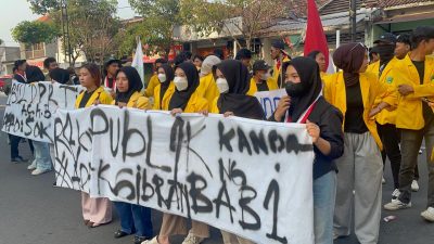 Aliansi mahasiswa di Kabupaten Jombang mendesak DPRD Perkuat Perlindungan UMKM serta Petani