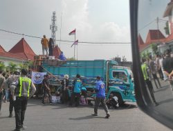 Puluhan Sopir di Jombang Tuntut Penertiban Pungli hingga Pembangunan Rest Area