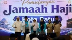 Nurochman Kembali dari Tanah Suci, Kendali Pemerintahan Kota Batu Diserahkan Kembali oleh Heli Suyanto