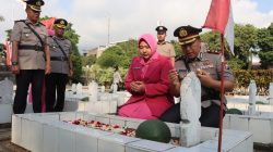 Peringati Hari Bhayangkara ke-80, Kapolres Batu Pimpin Ziarah dan Salurkan Tali Asih kepada Purnawirawan