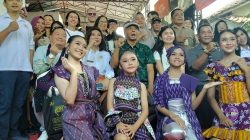 Tenun Ikat Bandar Kidul Kediri Kian Mendunia, Dikunjungi Desainer dan Akademisi Internasional