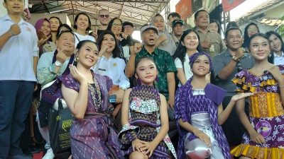 Tenun Ikat Bandar Kidul Kediri Kian Mendunia, Desainer dan Akademisi Internasional Terpukau