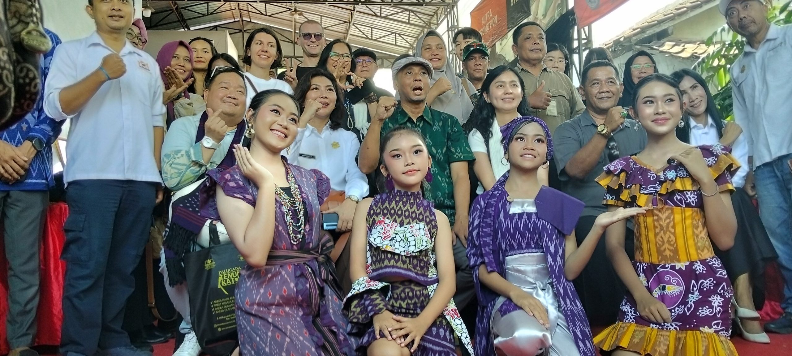 Tenun Ikat Bandar Kidul Kediri Kian Mendunia, Desainer dan Akademisi Internasional Terpukau