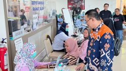 Harganas 2026, Ratusan Warga Kabupaten Kediri Antusias Ikuti Program KB Mantap di RSUD SLG