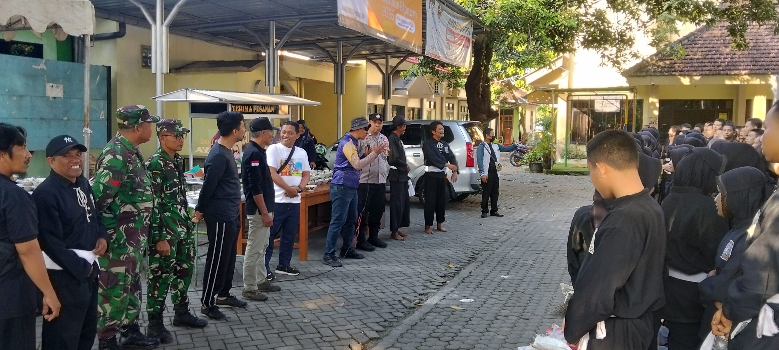 Sambut 1 Suro, Ratusan Anggota PSHT dan Warga Gelar Kerja Bakti Massal di Banjaran