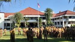 Sebanyak 38 ASN Kota Kediri Terima SK Kenaikan Pangkat, Wali Kota : Harus Diiringi Peningkatan Kualitas Pelayanan