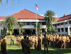Sebanyak 38 ASN Kota Kediri Terima SK Kenaikan Pangkat, Wali Kota : Harus Diiringi Peningkatan Kualitas Pelayanan