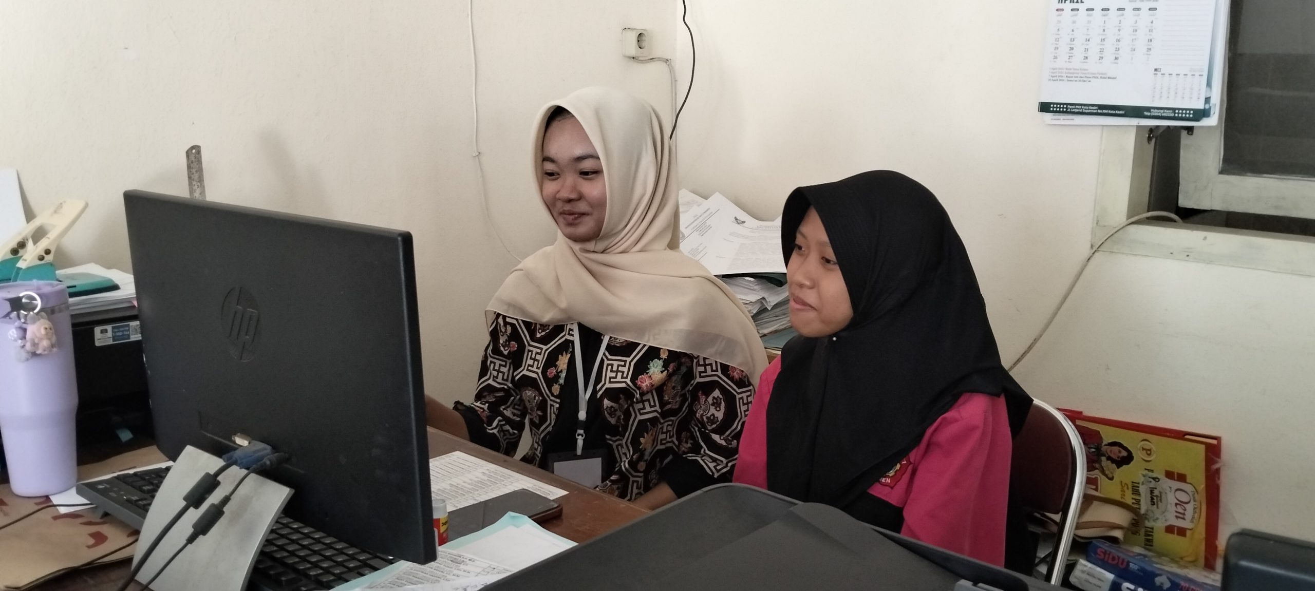 Siswi SMKN 2 Kediri Dapat Pengalaman Kerja Nyata dan Bekal Dunia Kerja di Kantor Kecamatan Mojoroto